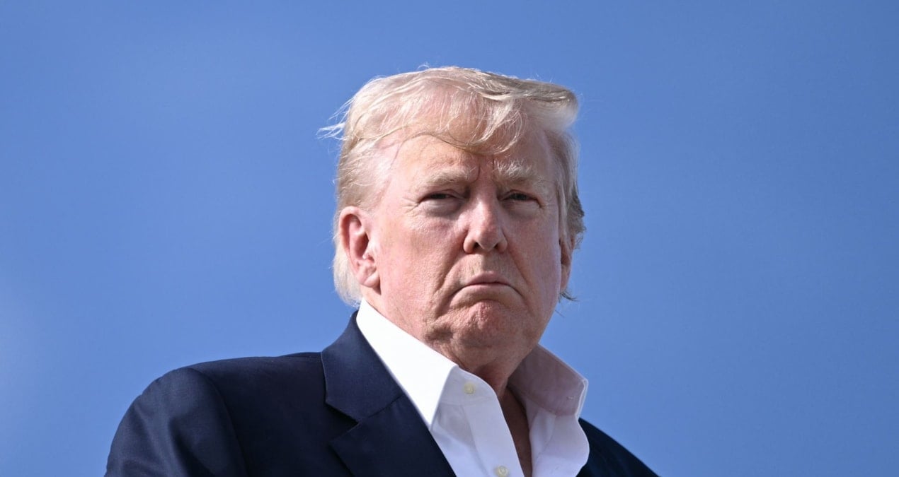 bu iki resmideki fark ne trump gazzede sectigi tarafi masada gosterdi D8JAAOpN