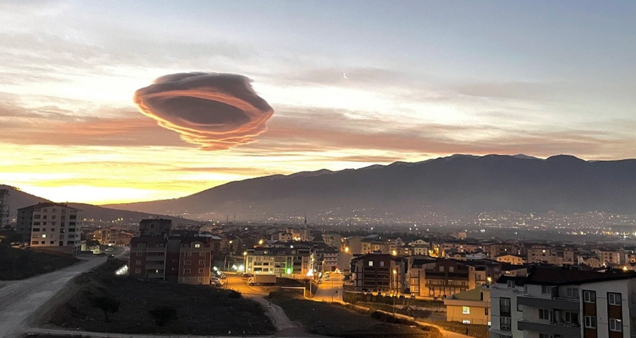 Bursa semalarında korkutan bulut