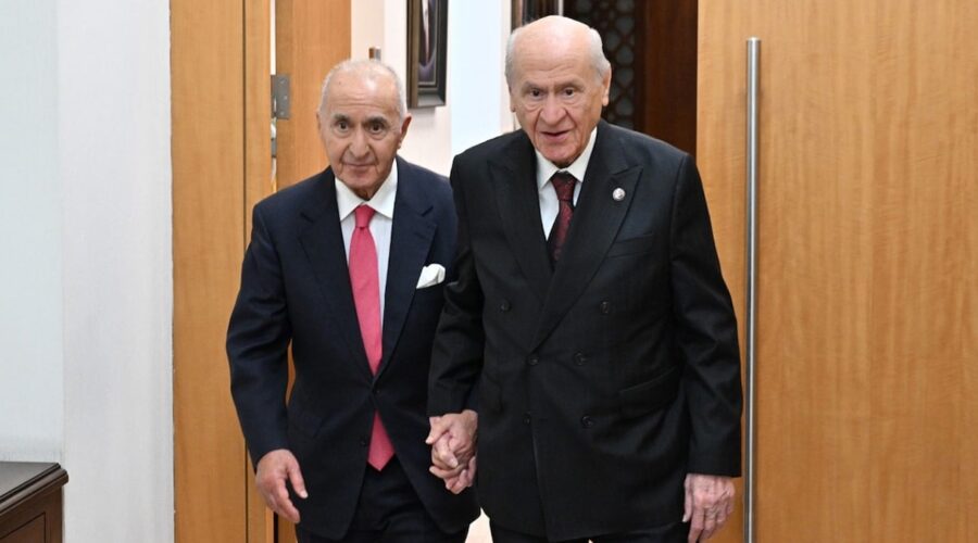 Toz duman içinde her şey konuşuluyor: Hikmet Çetin’i şaşırtan kulis