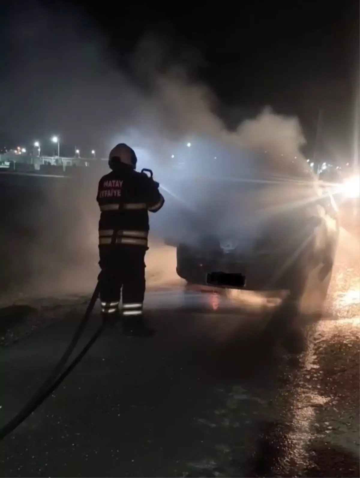 Antakya’da Seyir Halindeki Otomobilde Yangın Çıktı antakyada seyir halindeki otomobilde yangin cikti S3xNpJp3.jpg