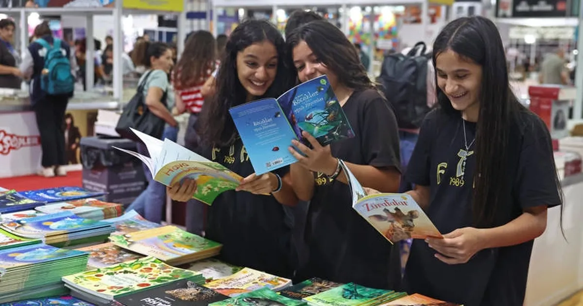 Antalya Kitap Fuarı’na öğrencilerden yoğun ilgi antalya kitap fuarina ogrencilerden yogun ilgi sZrjUPj8