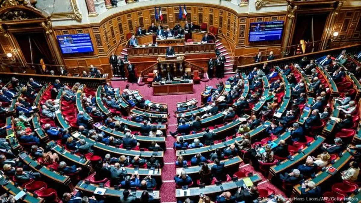 fransada hukumet krizi asildi lHEbvQpH.jpg