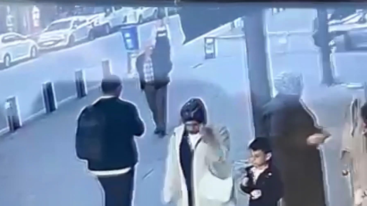 istanbulda cocukla beraber hirsizlik yapan kadinin rahatligi pes dedirtti sITH8uHP.jpg