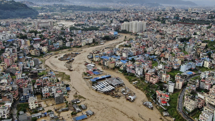 Nepal’de doğal afetler 22 kişinin ölümüne yol açtı
