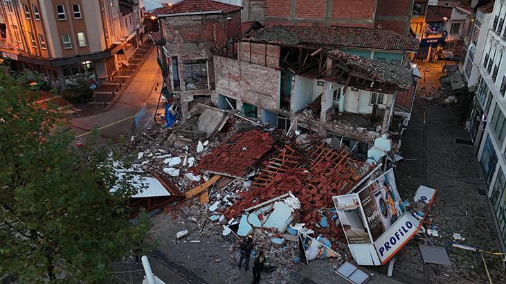 Sındırgı 6.1’le sarsıldı! Hasar gören binalar havadan görüntülendi