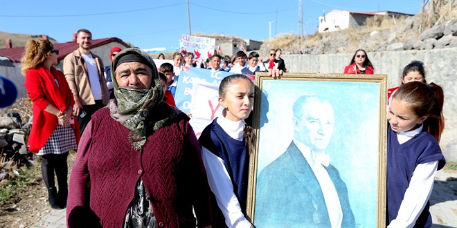 Sınır köyünde yürekleri ısıtan Cumhuriyet coşkusu sinir koyunde yurekleri isitan cumhuriyet coskusu rklsKVrT.jpg