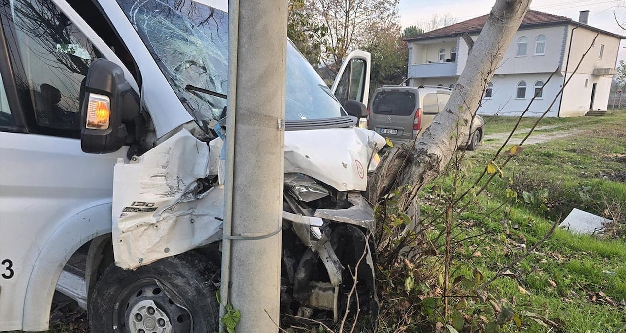 İşçi servisi ticari araç ile çarpıştı: 11 kişi yaralandı