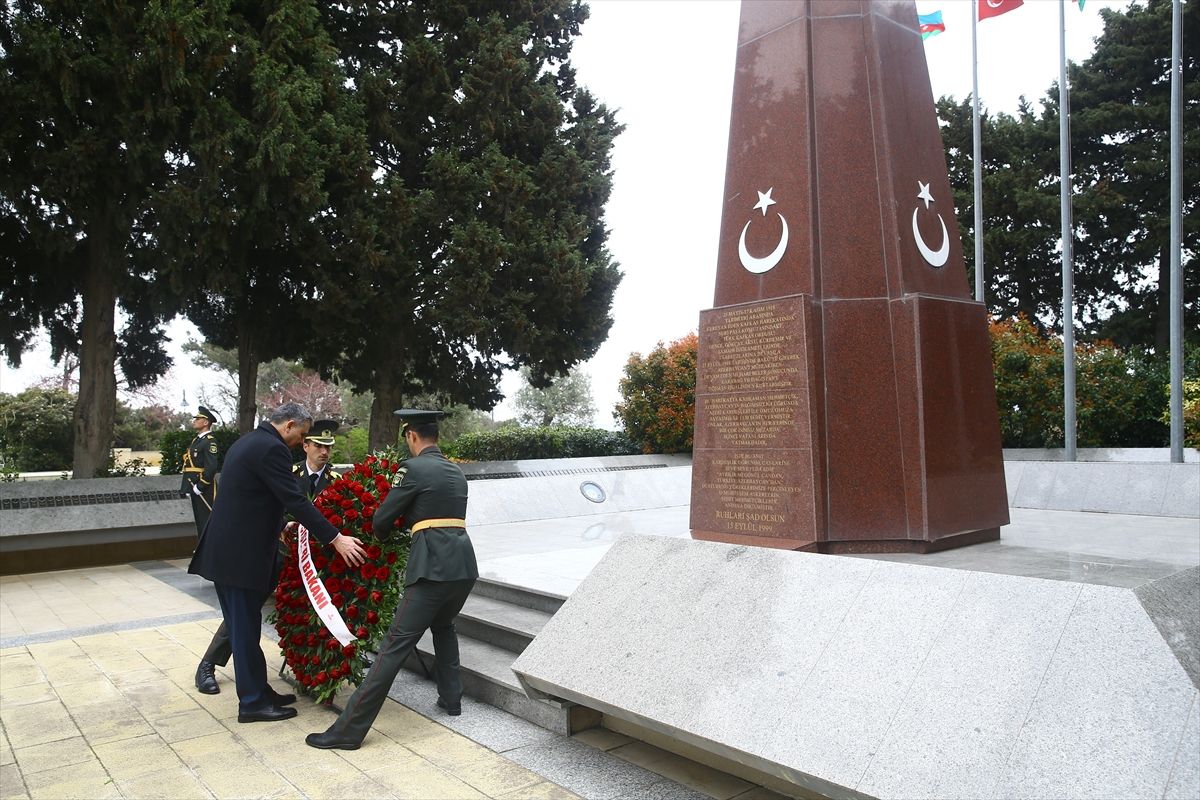 İçişleri Bakanı Mustafa Çiftçi, Azerbaycan’daki Şehitlikleri Ziyaret Etti