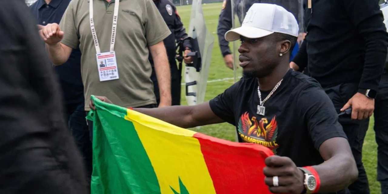 Diagne’nin Balkonundaki Senegal Bayrağına Polis Müdahalesi: Kriz Evde Patlak Verdi