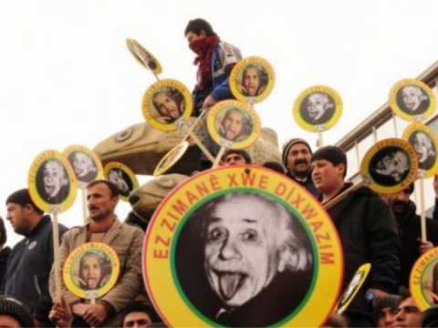 bianet çalışanları Kürt Dili Gününü Kürtçe şarkılarla kutluyor